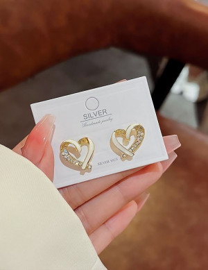 Оригинальные серьги-пусеты золотистые сердца L05315