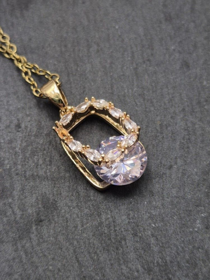 Золотистая цепочка с подвеской-сердцем цвета морской волны J10826CJJ Золотистая цепочка с подвеской-сердцем цвета морской волны J10826CJJ