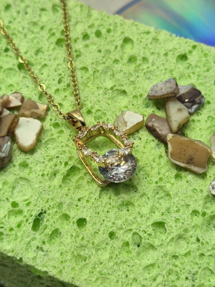 Золотистая цепочка с подвеской-сердцем цвета морской волны J10826CJJ Золотистая цепочка с подвеской-сердцем цвета морской волны J10826CJJ