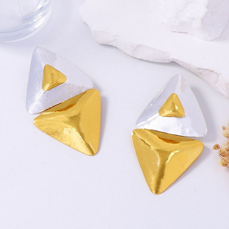 Геометрические серьги-пусеты треугольники CJM01694