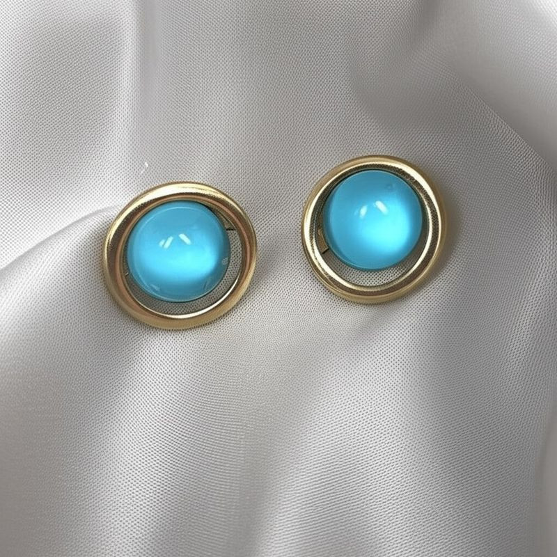 Золотистые серьги-пусеты с бирюзовыми полусферами 1J10583CJJ