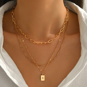 Золотистое Многослойное колье с прямоугольной подвеской CJR61476 Золотистое Многослойное колье с прямоугольной подвеской CJR61476