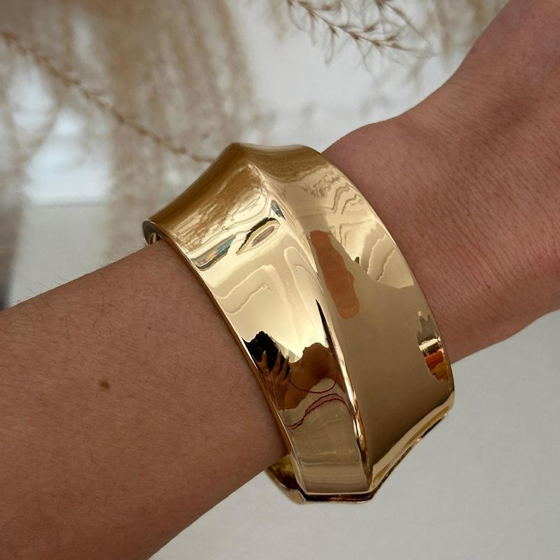 Жесткий браслет CJN89824