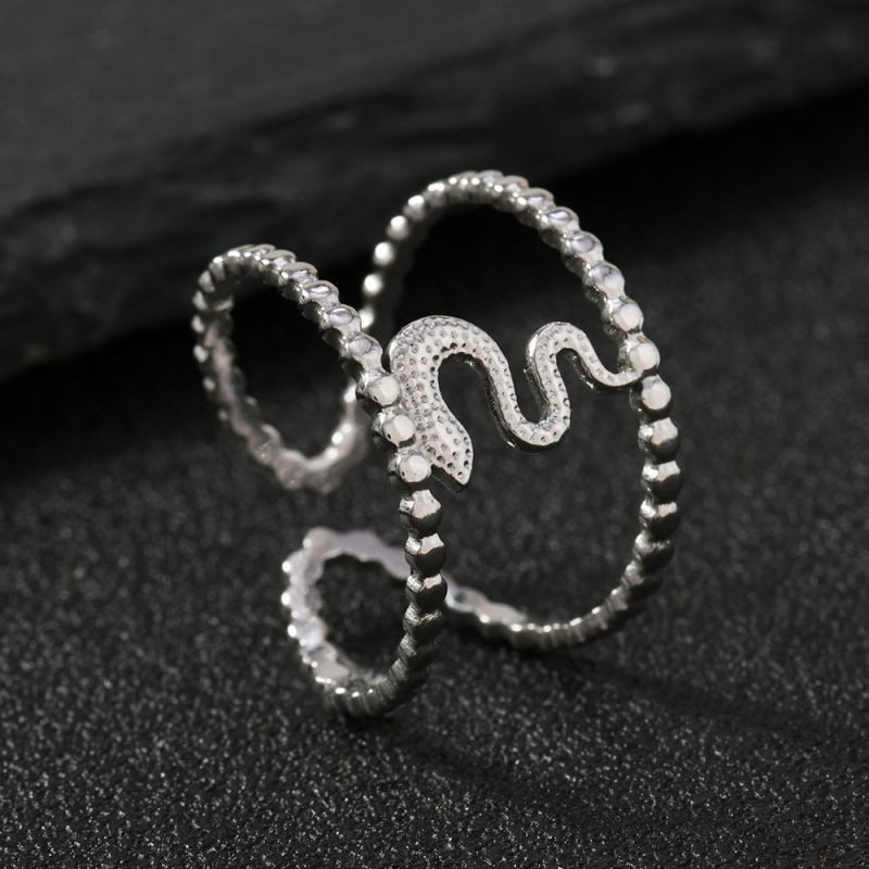 Разомкнутое кольцо со змеей и фактурным ободком CJJ16931