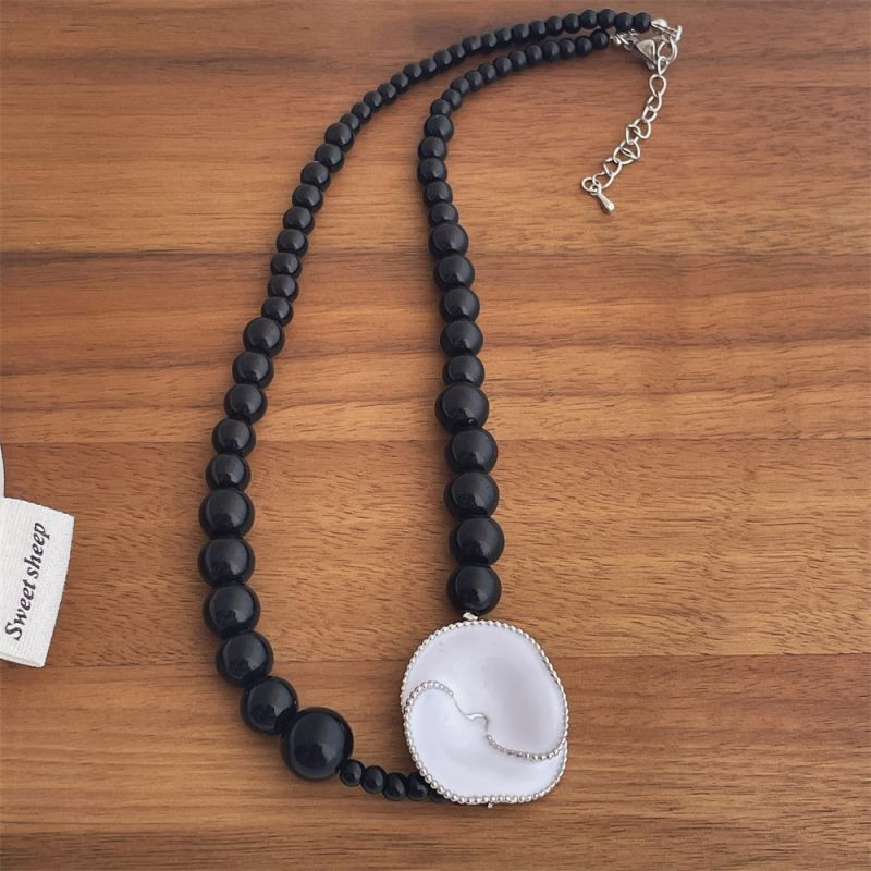 Жемчужный чокер с акцентной крупной бусиной неправильной формы CJP41148