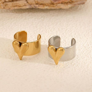 Широкое кольцо с крупным полированным сердцем CJL48437