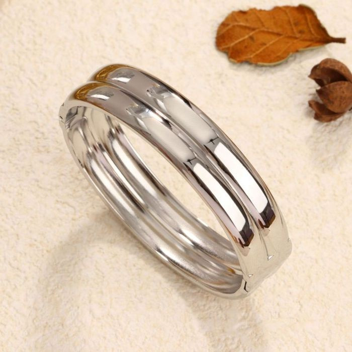 Браслет жесткий лаконичный с двойным рельефным кантом CJM42411