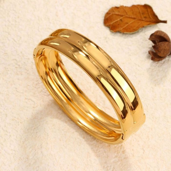 Браслет жесткий лаконичный с двойным рельефным кантом CJM42411