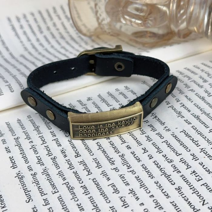 Браслет кожаный с металлической вставкой CJL19651