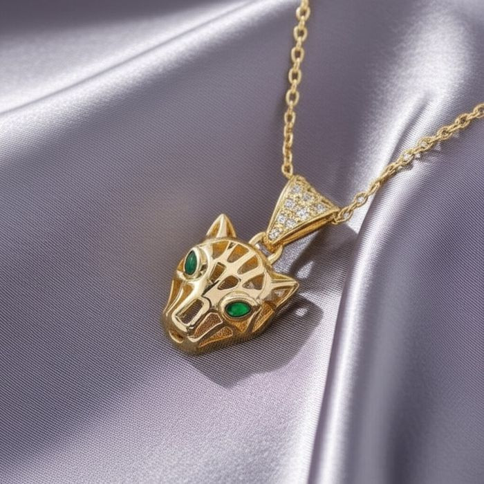 Цепочка с подвеской в форме головы пантеры с зелеными вставками J10827CJJ