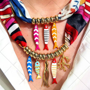 Экстравагантное колье-воротник с яркими эмалевыми рыбками CJR62285