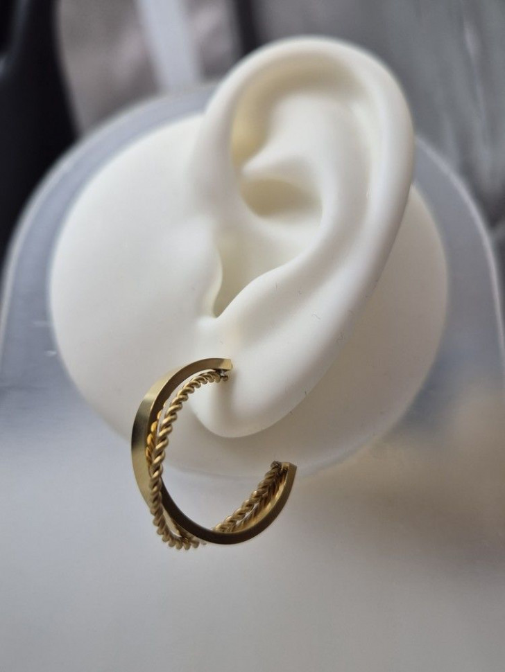 Золотистые серьги-кольца конго с широким профилем J11182CJJ