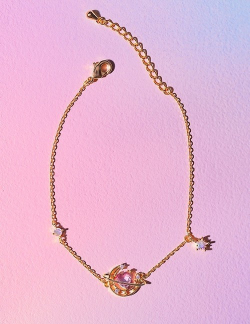 Серебристый браслет с подвеской-планетой R34912