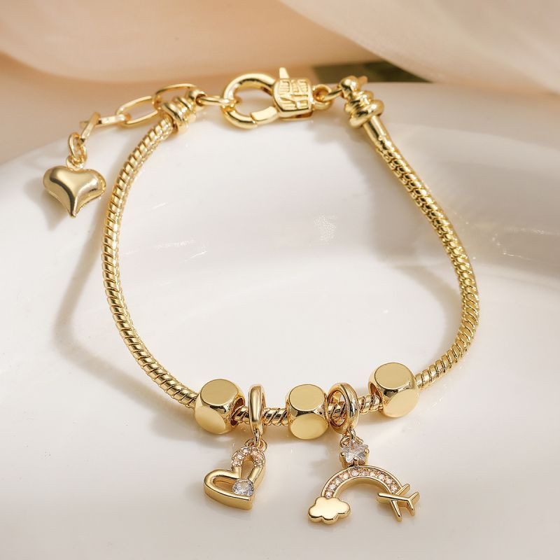 Золотистый браслет с подвесками-талисманами CJL20462