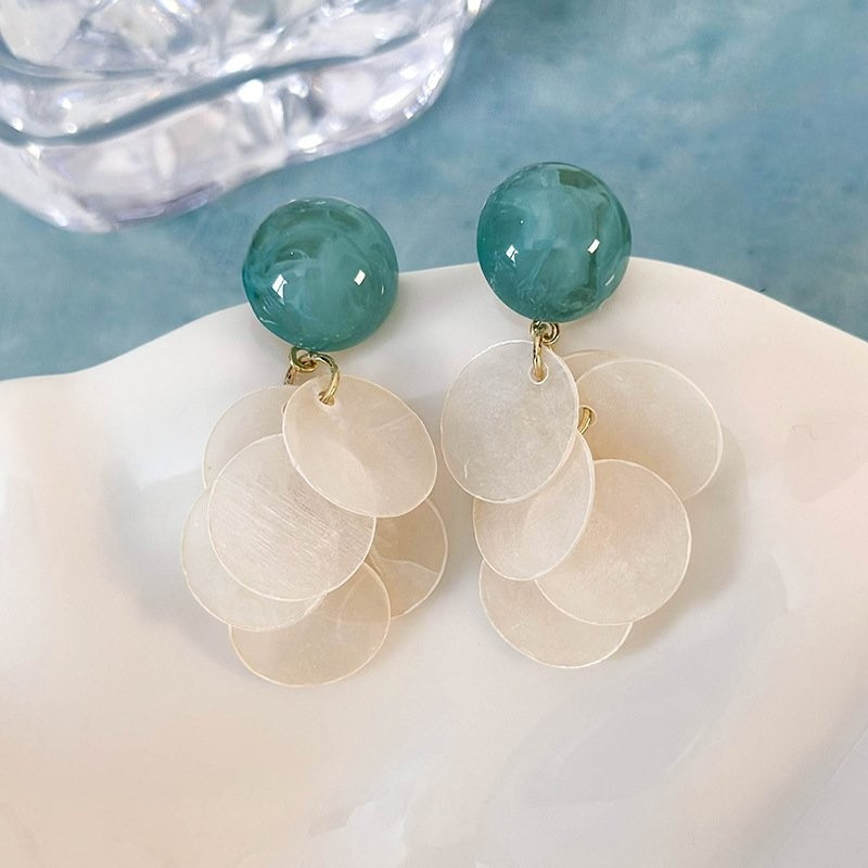 Висячие серьги с перламутровыми дисками и аквамариновыми вставками CJD81340