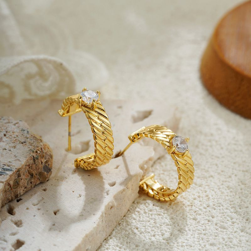 Фактурные серьги-кольца с голубым камнем CJL16497