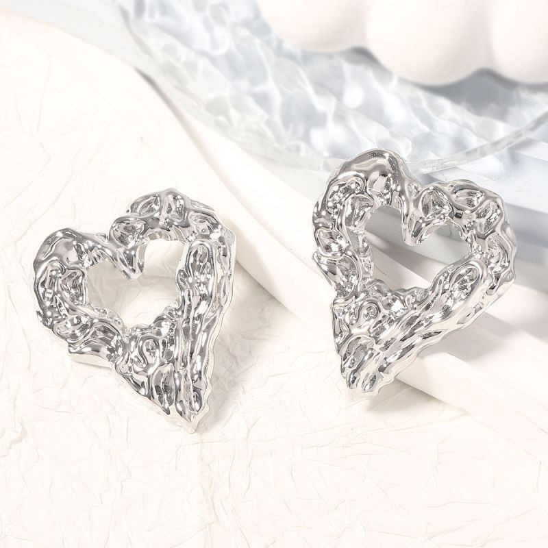 Акцентные серьги-пусеты Сверкающие сердца в стиле глэм-рок CJG44424