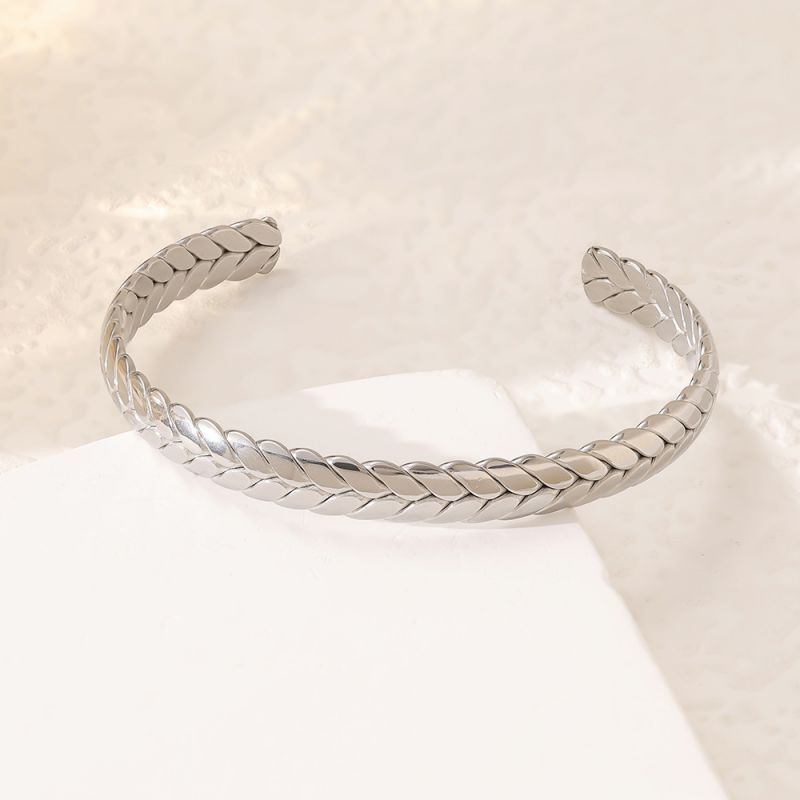 Жесткий браслет CJP45226 Жесткий браслет CJP45226