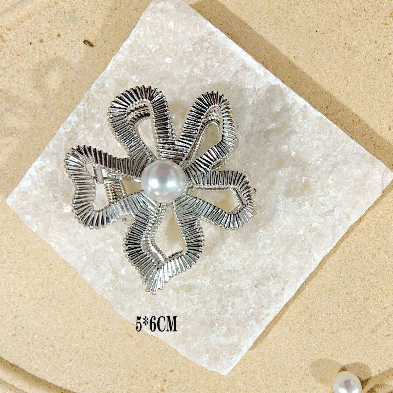 Краб с бабочкой из металла серебряный №1 CJU48132