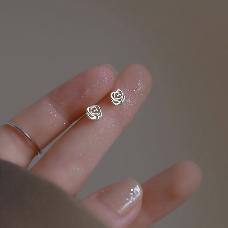 Серьги-гвоздики роза медь напыление платиной 1J12411CJJ Серьги-гвоздики роза медь напыление платиной 1J12411CJJ