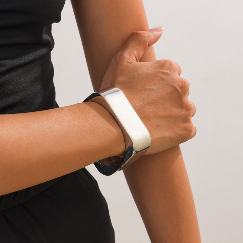 Жесткий браслет CJQ19064 Жесткий браслет CJQ19064