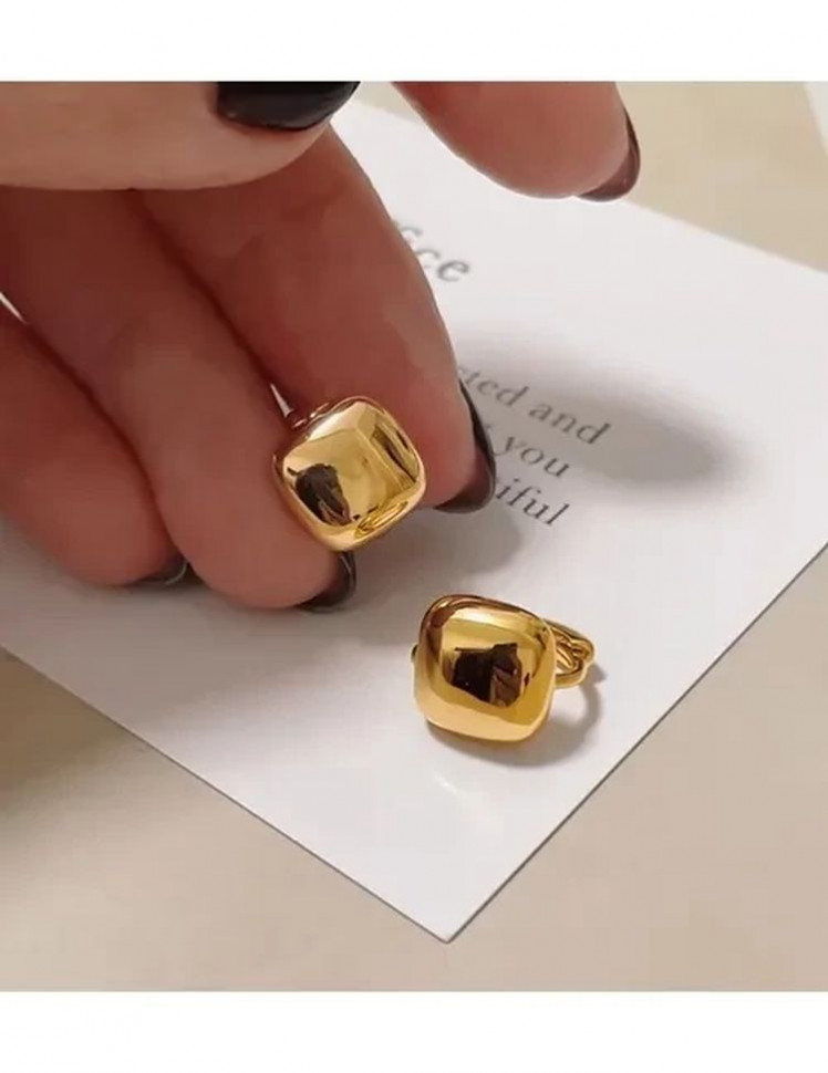 Серьги латунь с напылением золотом в виде квадрата J10052CJJ Серьги латунь с напылением золотом в виде квадрата J10052CJJ