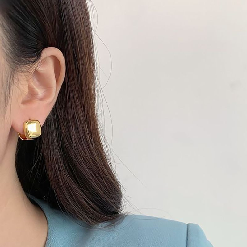 Серьги латунь с напылением золотом в виде квадрата J10052CJJ Серьги латунь с напылением золотом в виде квадрата J10052CJJ