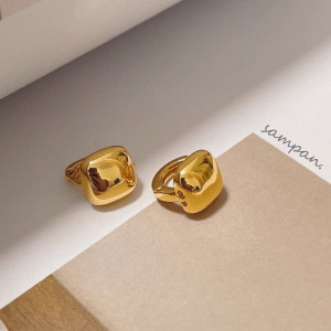 Серьги латунь с напылением золотом в виде квадрата J10052CJJ Серьги латунь с напылением золотом в виде квадрата J10052CJJ