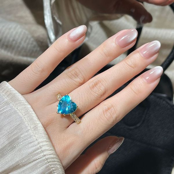 Кольцо с крупным камнем в форме сердца на широкой шинке CJL40849