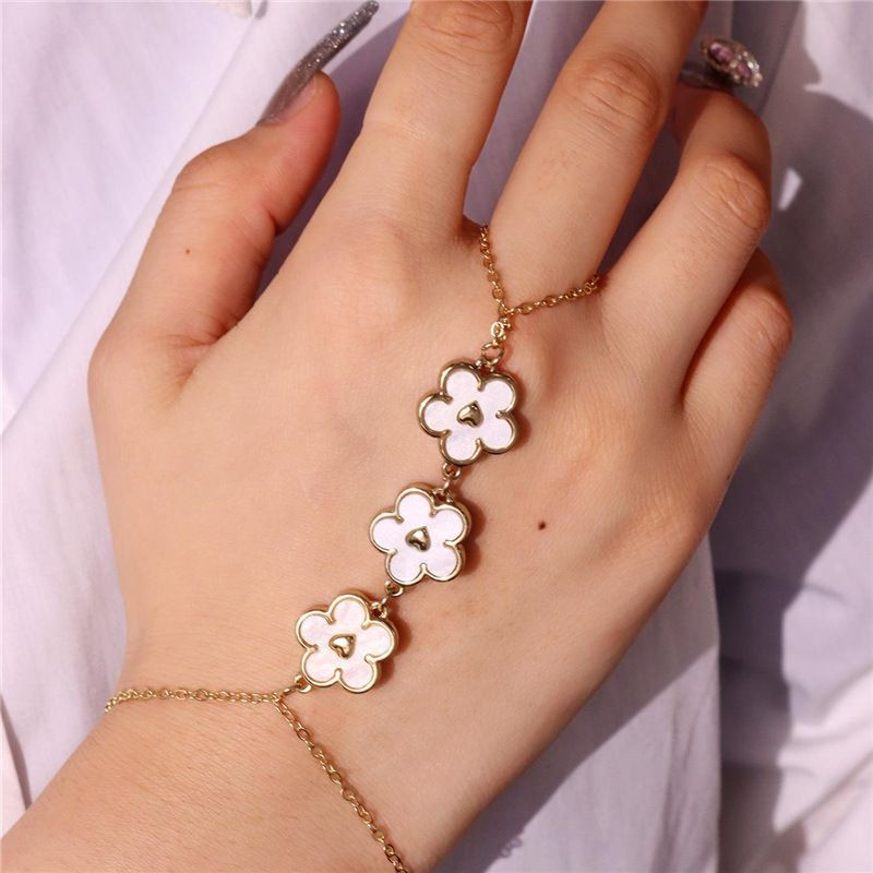 Браслет слейв трио черных цветов на золотой цепи