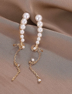 Длинные золотистые серьги с белым жемчугом и изящными цепочками L99797