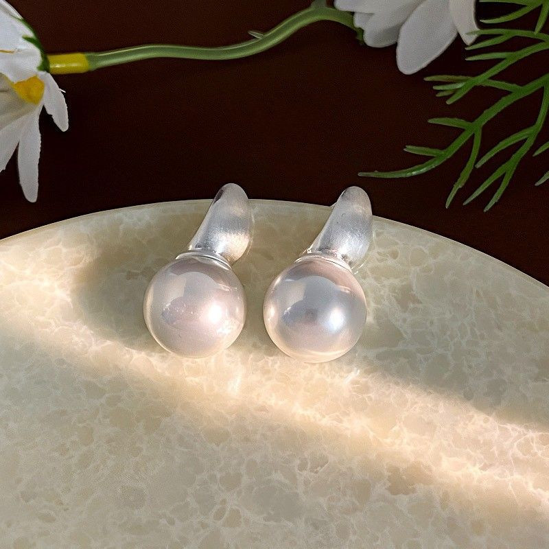 Серьги-пусеты в форме жемчужных капель CJP62413