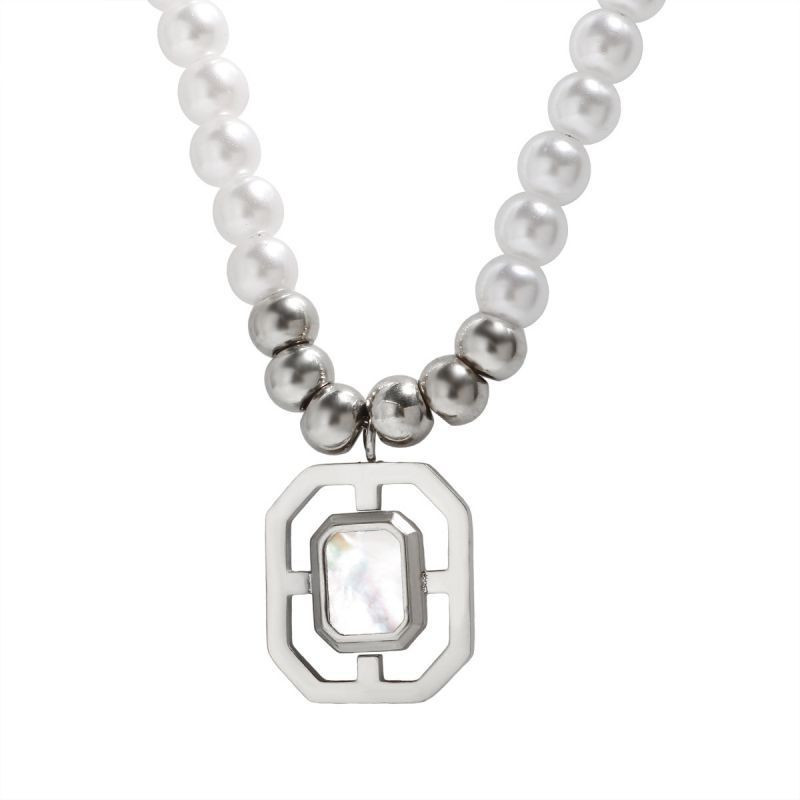 Колье из жемчуга с массивной золотистой подвеской CJG77678