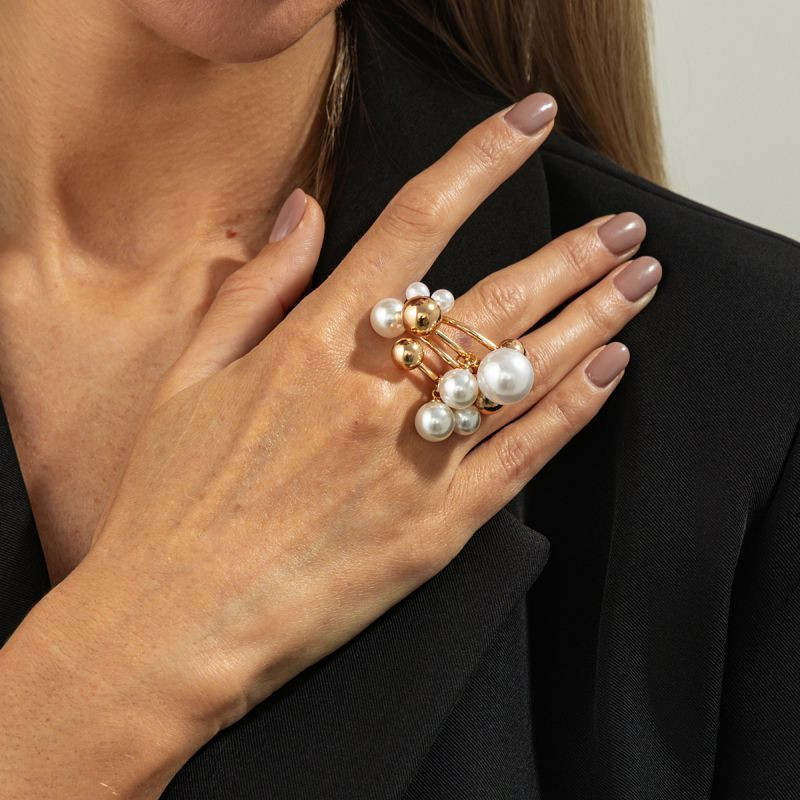 Кольцо в виде грозди жемчужин на веточке CJT03630