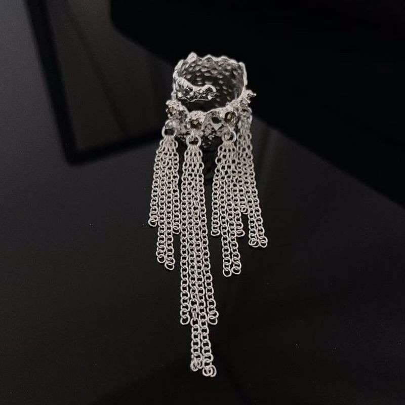 Длинное ажурное кольцо с ниспадающими цепочками 1J12243CJJ