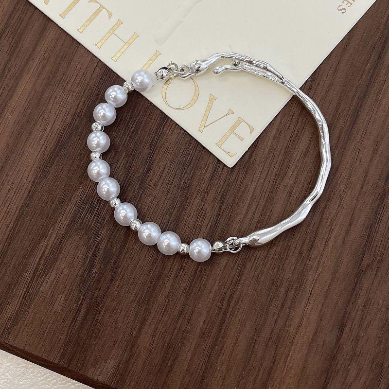 Браслет жесткий с жемчужной нитью и металлом CJG52466