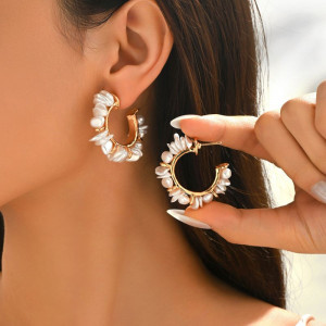 Серьги-кольца с инкрустацией жемчугом CJR61480