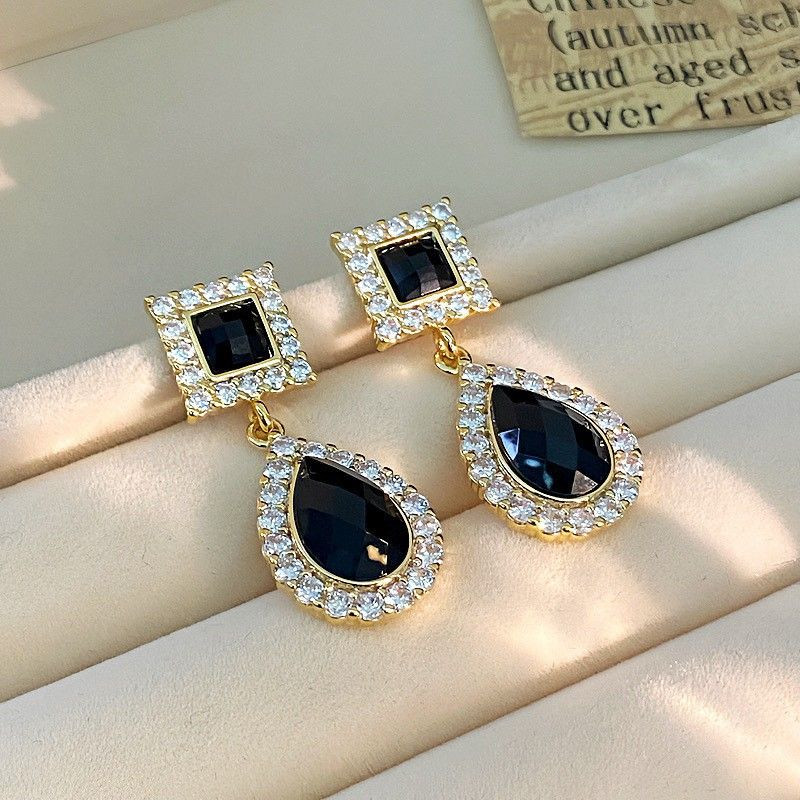 Вечерние серьги с черными кристаллами CJP62417