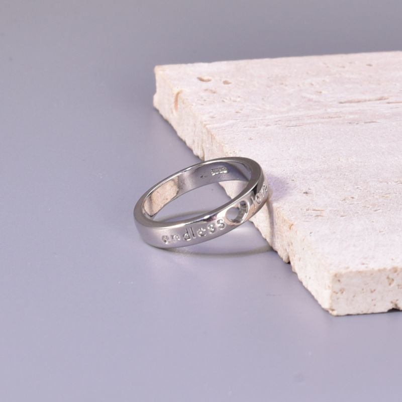 Плоское кольцо с прорезным элементом в форме сердца CJH86265