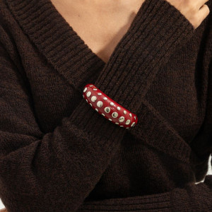 Браслет жесткий узкий с дорожкой из кристаллов CJT25653 Браслет жесткий узкий с дорожкой из кристаллов CJT25653