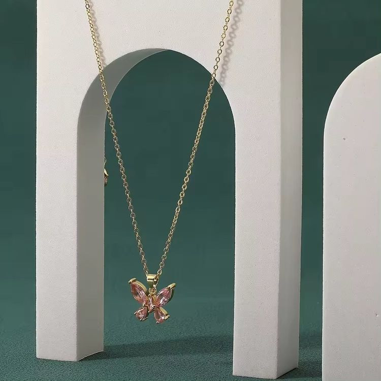 Цепочка с объемной подвеской-бабочкой из розовых кристаллов J10837CJJ