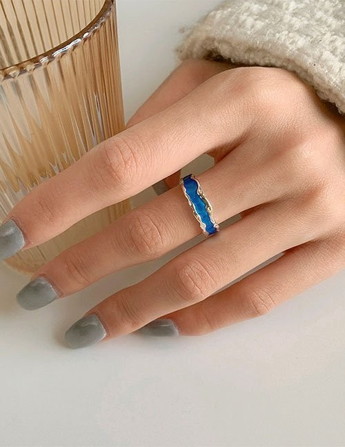 Разомкнутое кольцо с яркой синей эмалью L80631 Разомкнутое кольцо с яркой синей эмалью L80631