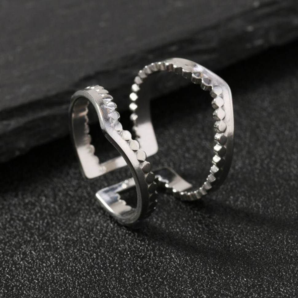 Двойное кольцо с геометрической дорожкой CJJ16926