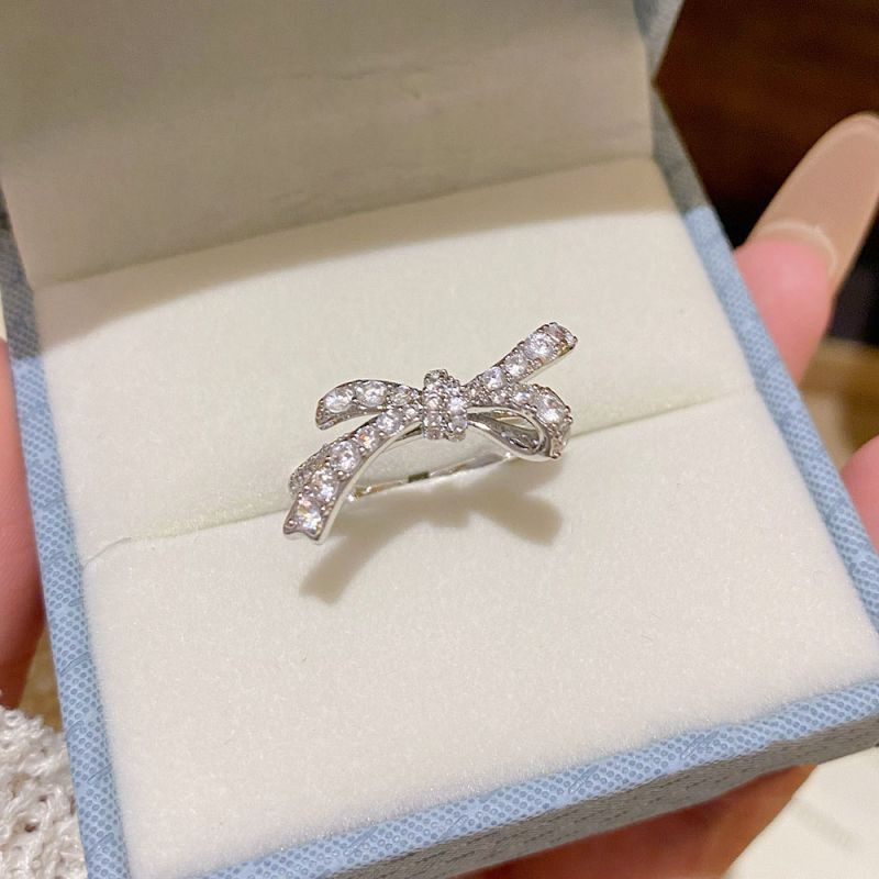 Серебряное кольцо с бантом CJZ37351