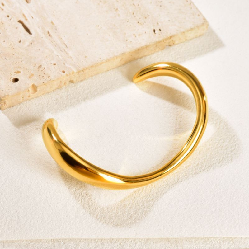 Браслет жесткий разомкнутый в стиле минимализм CJP77868