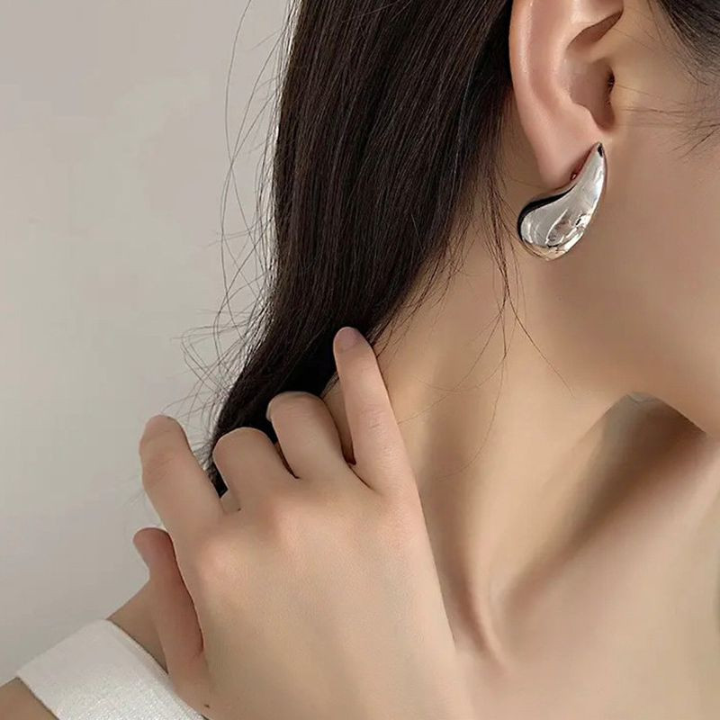 Серьги латунь с напылением платиной в виде капельки J10055CJJ