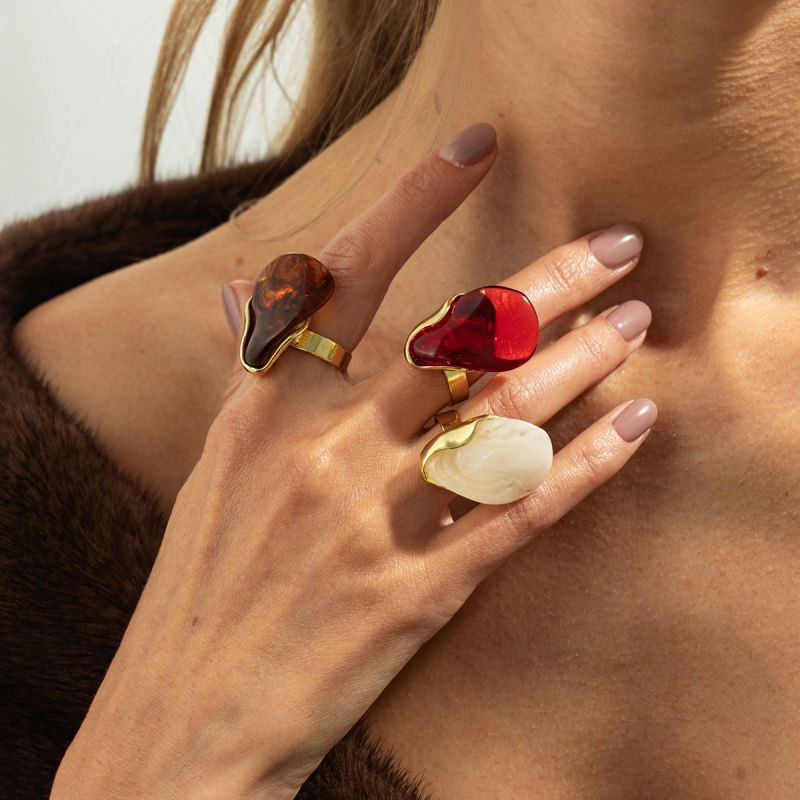 Кольцо с крупной акриловой вставкой произвольной формы CJT03708