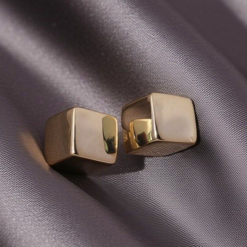 Серьги-гвоздики геометрические объемные J10666CJJ Серьги-гвоздики геометрические объемные J10666CJJ