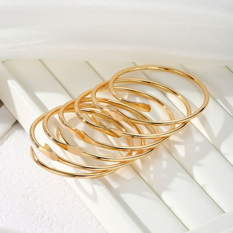 Браслет жесткий многослойный с декоративными шариками CJN37622