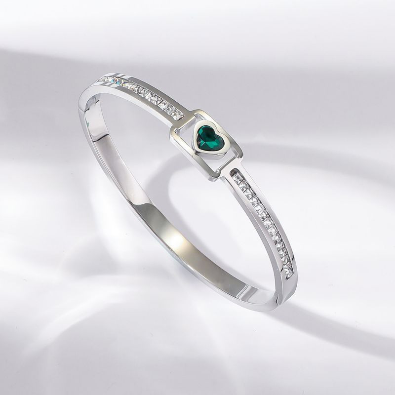 Браслет жесткий золотистый с акцентным камнем и дорожками CJN67496 Браслет жесткий золотистый с акцентным камнем и дорожками CJN67496